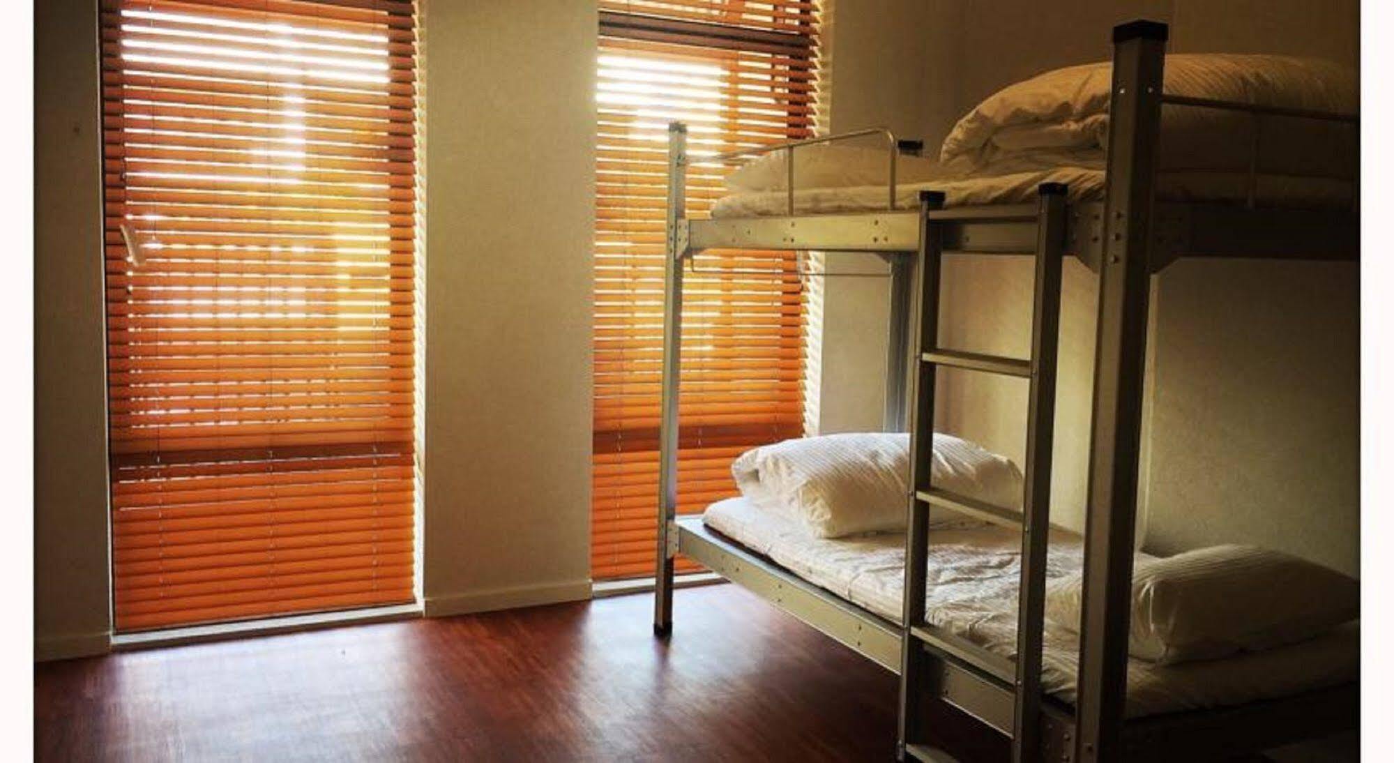 Downtown Backpackers Hostel Perth - Note - Valid Passport Required For Check In Екстер'єр фото